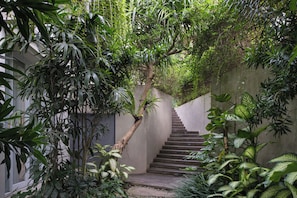 Garden view - Rimbun Canggu Hotel (Canggu)