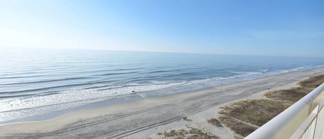 Condo, 3 habitaciones | Playa | En la playa