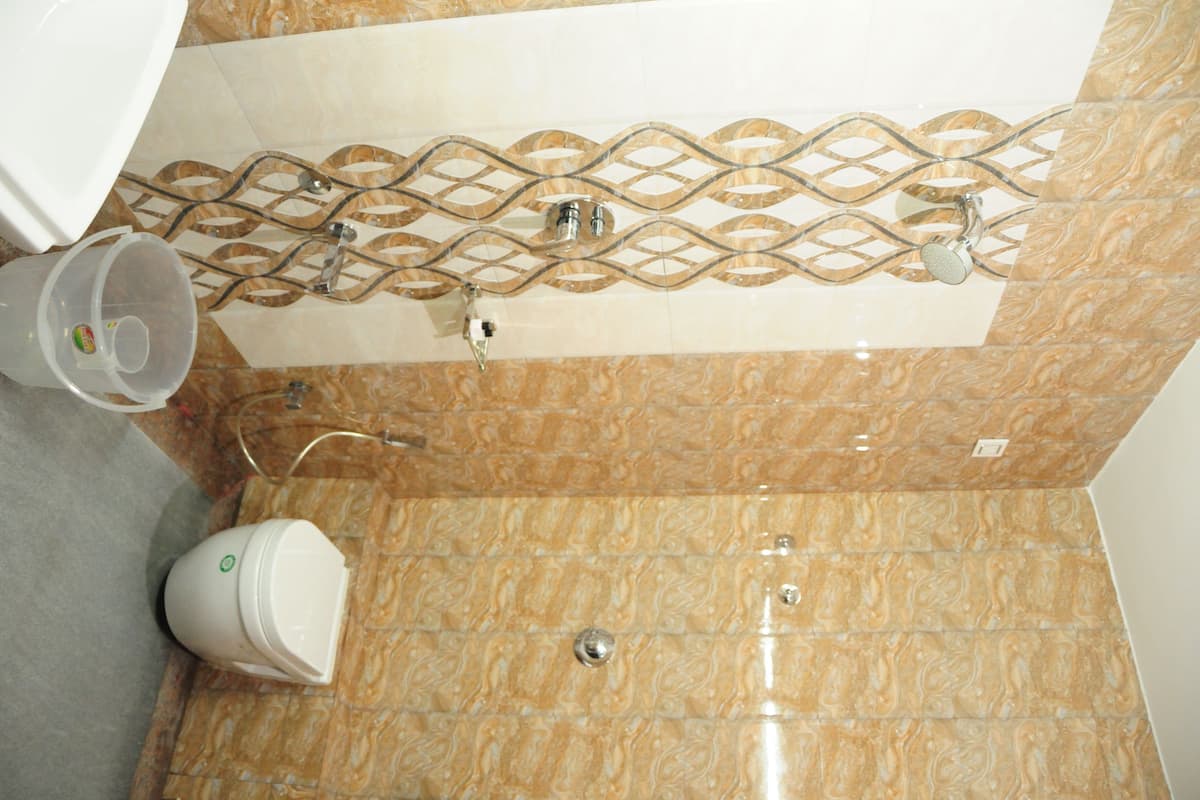 Een douche, handdoeken