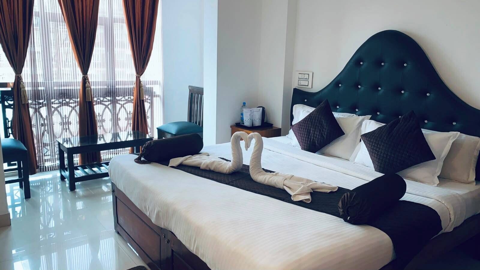 Deluxe Room | 1 bedroom, iron/ironing board, rollaway beds, bed sheets