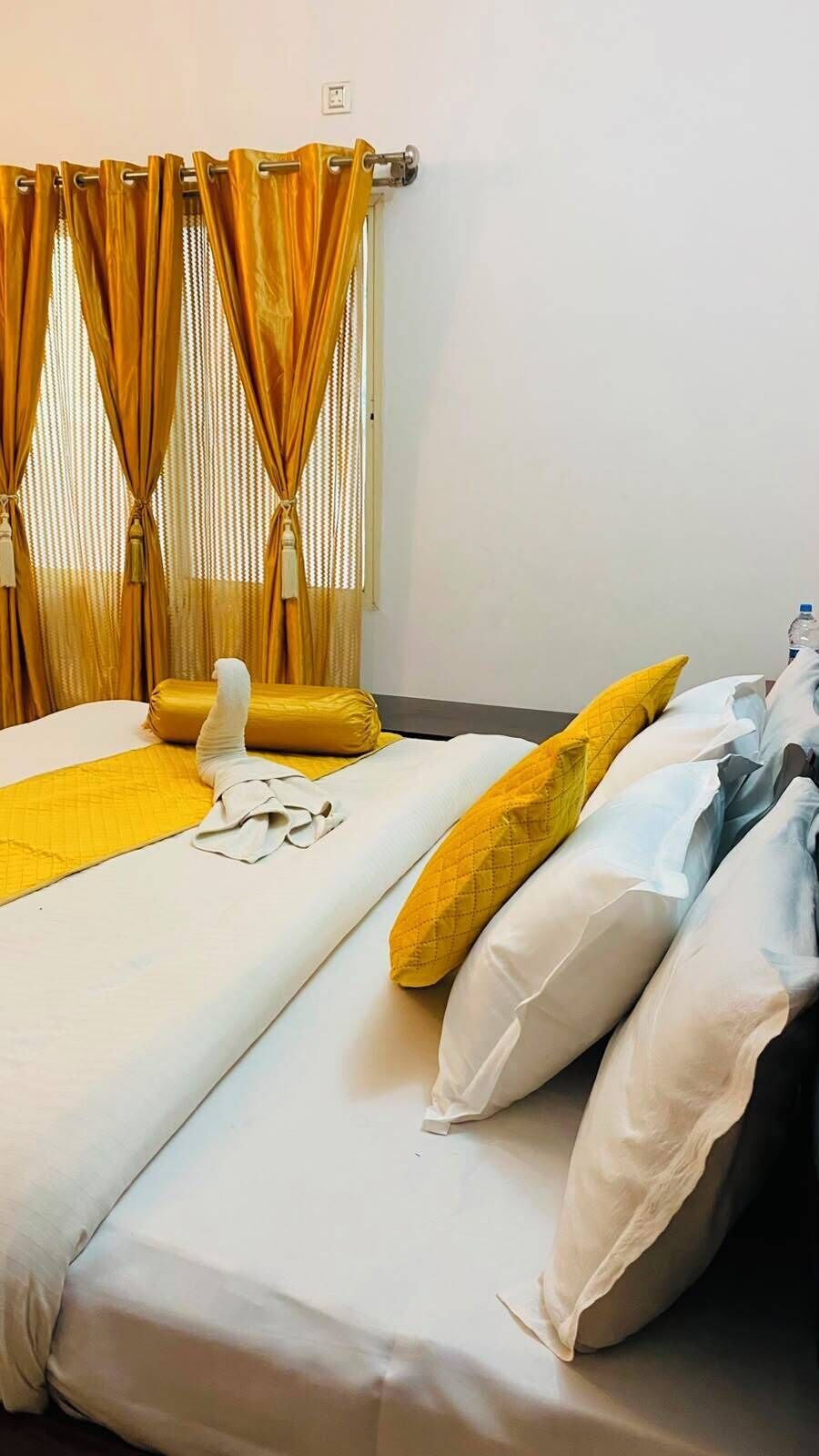 1 bedroom, iron/ironing board, rollaway beds, bed sheets