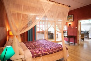Superior Apartment | Desk, laptop workspace, blackout curtains, free WiFi