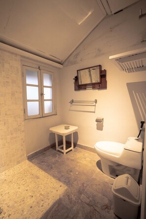 Superior Apartment | Bathroom | Shower, slippers, towels, soap