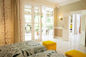 Exclusive-Apartment | Schreibtisch, laptopgeeigneter Arbeitsplatz, Verdunkelungsvorhänge