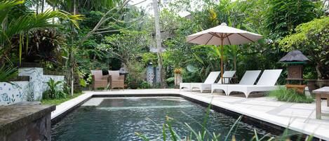 Kolam renang outdoor