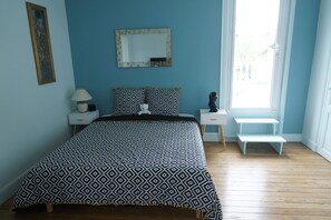1 chambre, bureau, fer et planche à repasser, Wi-Fi