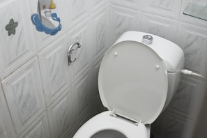 Bathroom - 2BD Apt. 3Min Walk To The Beach Netflix (Bat Yam)