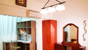 Basic Apartment | Iron/ironing board, free WiFi, bed sheets - 2BD Apt. 3Min Walk To The Beach Netflix (Bat Yam)