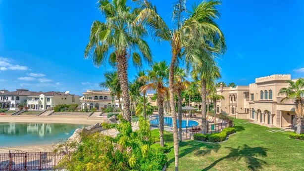 Outdoor pool - Palm Canal Cove Villa 5 Bedrooms (Dubai)