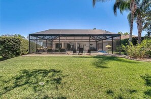 Exterior - Stunning Sunset villa,Spectacular saltwater pool & spa. 3 bed,2 bath (Davenport)