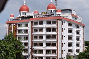 Front of property - Hotel Millenia Regency (Lucknow)