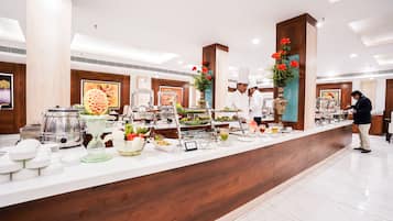 3 restaurants; breakfast, lunch, dinner and brunch served