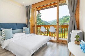 Escriptori, cortines opaques i habitacions insonoritzades 