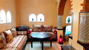 Living area - Picturesque Moroccan House in old Medina of Asilah (Asilah)