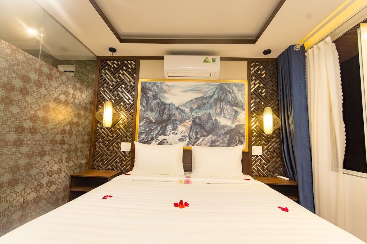 Deluxe Room | Minibar, desk, soundproofing, free WiFi
