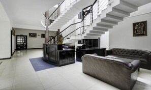 ฝ่ายต้อนรับ