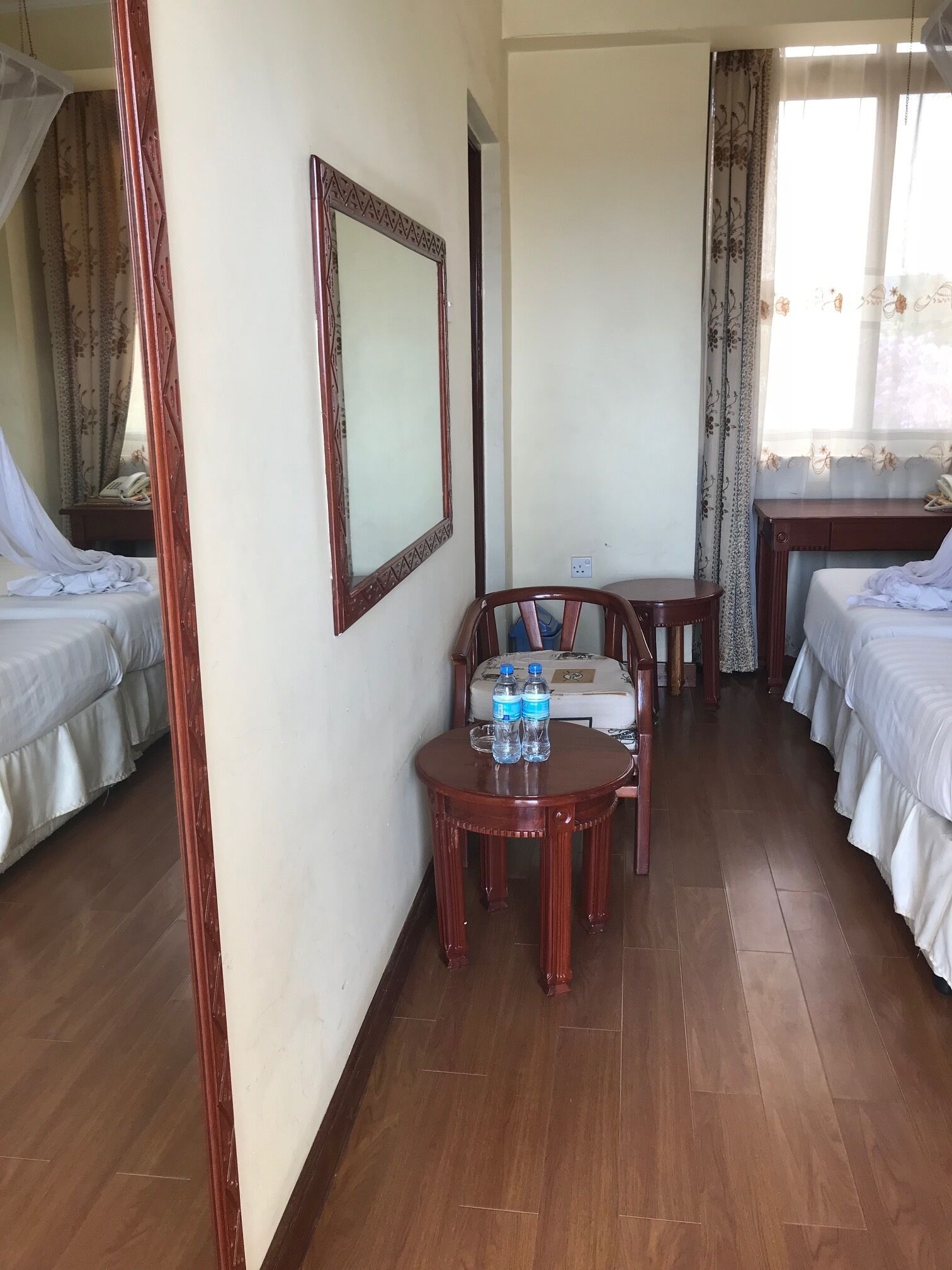 20 habitaciones, caja de seguridad en la habitación y wifi gratis 