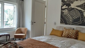 1 habitación, tabla de planchar con plancha, wifi gratis y ropa de cama 