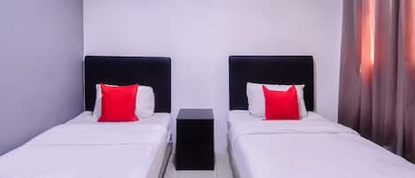 Standard Twin Room | Meja, Wi-fi percuma 