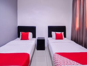 Chambre Standard avec lits jumeaux | Bureau, accès au Wi-Fi (inclus), literie fournie