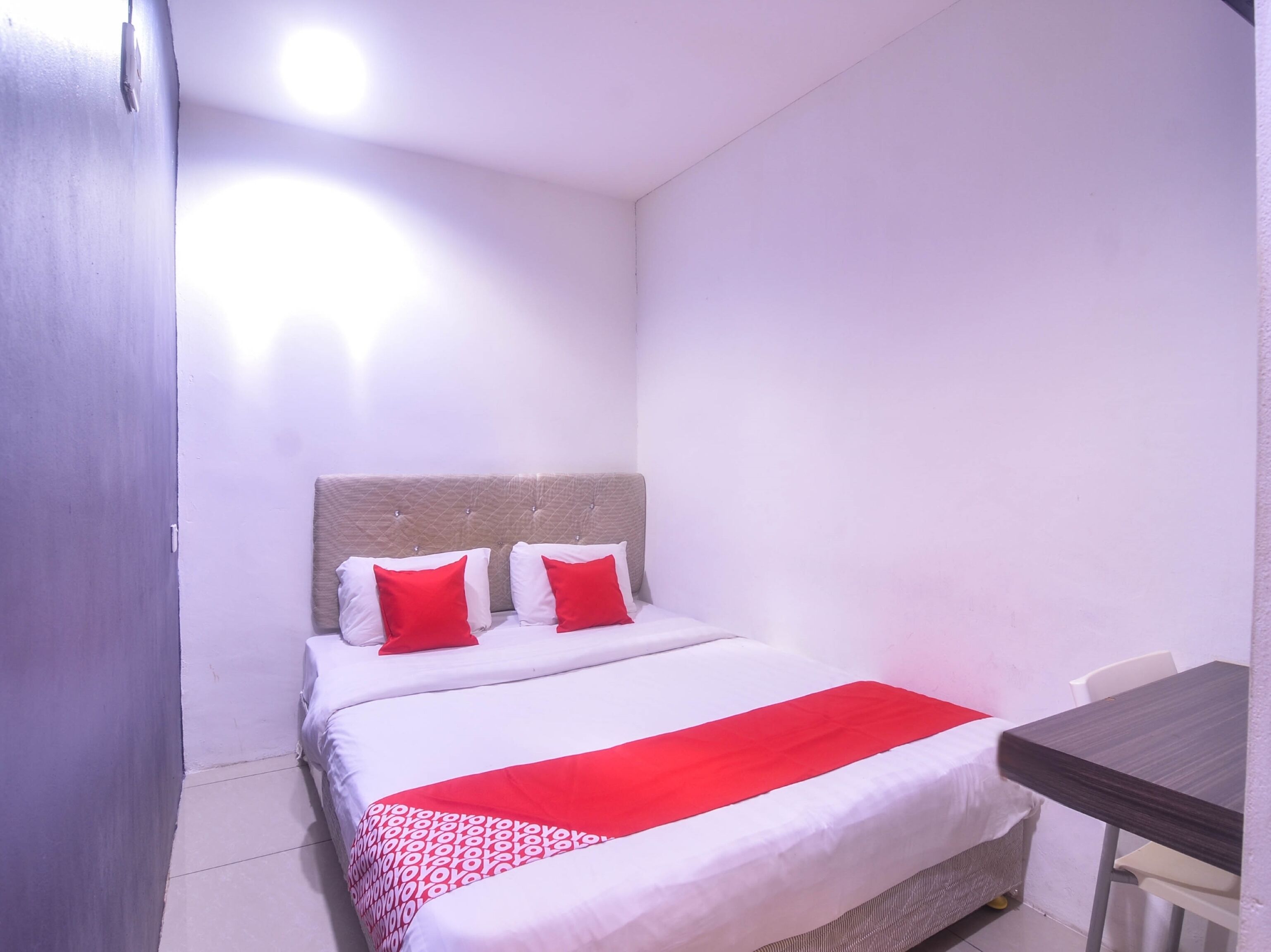 Desk, WiFi (free), bed sheets
