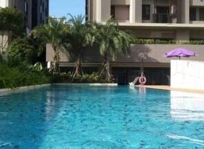 Hồ bơi ngoài trời phục vụ theo mùa 