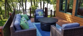 Log Home on Circle Lake - Now with Pickleball Court! 