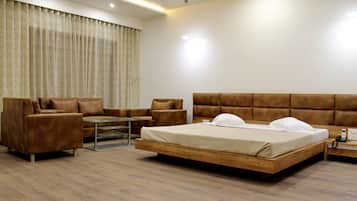 Presidential-Suite | Schreibtisch, laptopgeeigneter Arbeitsplatz, Babybetten