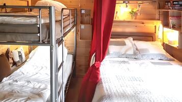 2 dormitoris, planxa i posts de planxar i Internet