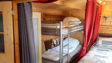 2 chambres, fer et planche à repasser, lit parapluie, Wi-Fi gratuit