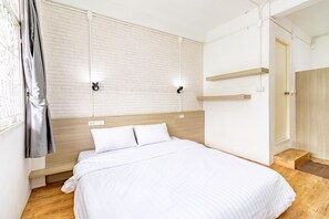 1 bedroom, desk, free WiFi, bed sheets