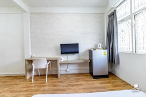 Desk, free WiFi, bed sheets - Ze Residence Bang Aor (Bangkok)