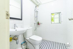 Standard Single Room, No Windows | Bathroom - Ze Residence Bang Aor (Bangkok)