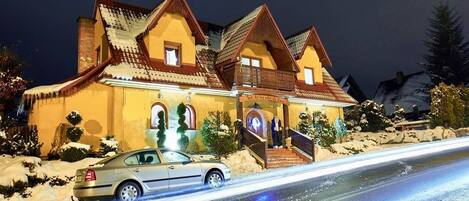 Mặt tiền nơi lưu trú