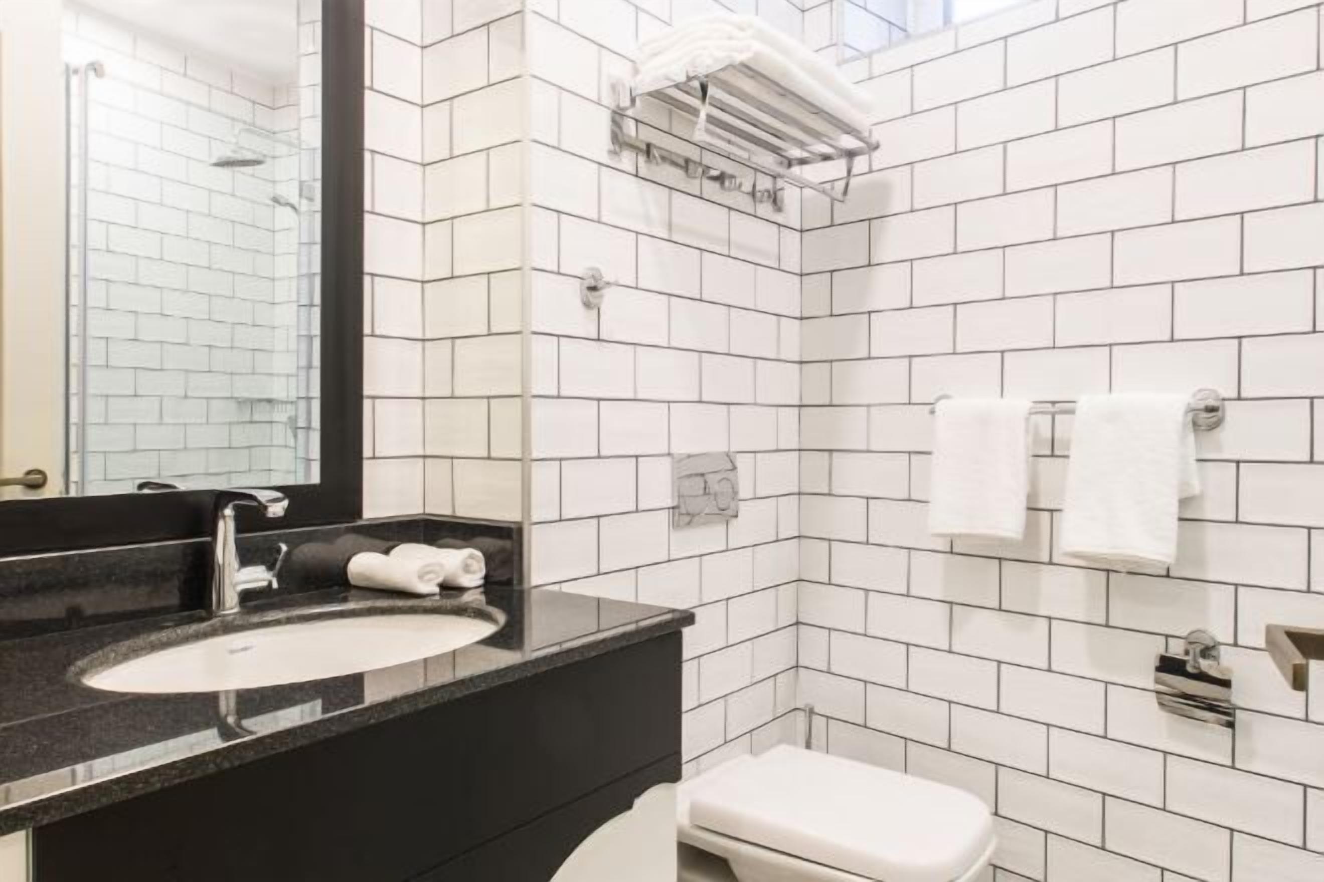 浴室 | 淋浴設備、免費盥洗用品、吹風機、浴袍