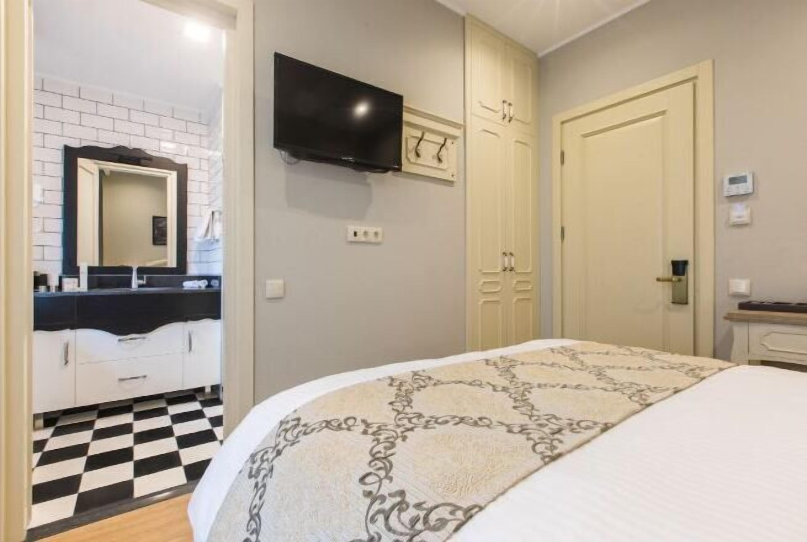 高級寢具、迷你吧、客房內保險箱、書桌