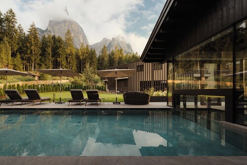 Waldrast - Forestside Living