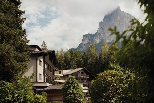 Waldrast - Forestside Living