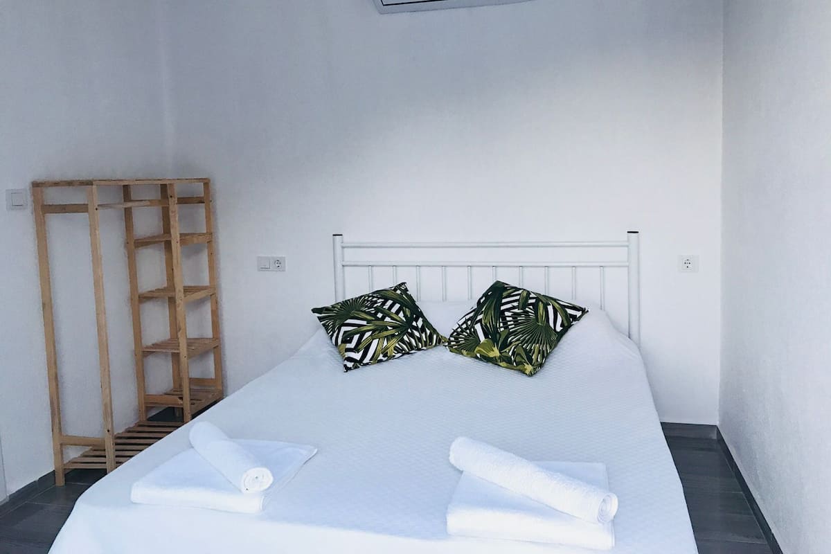 Economy Apartment | 1 bedroom, bed sheets