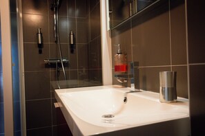 Lierre Studio | Bathroom - Studios Marie Barrault (Les Herbiers)