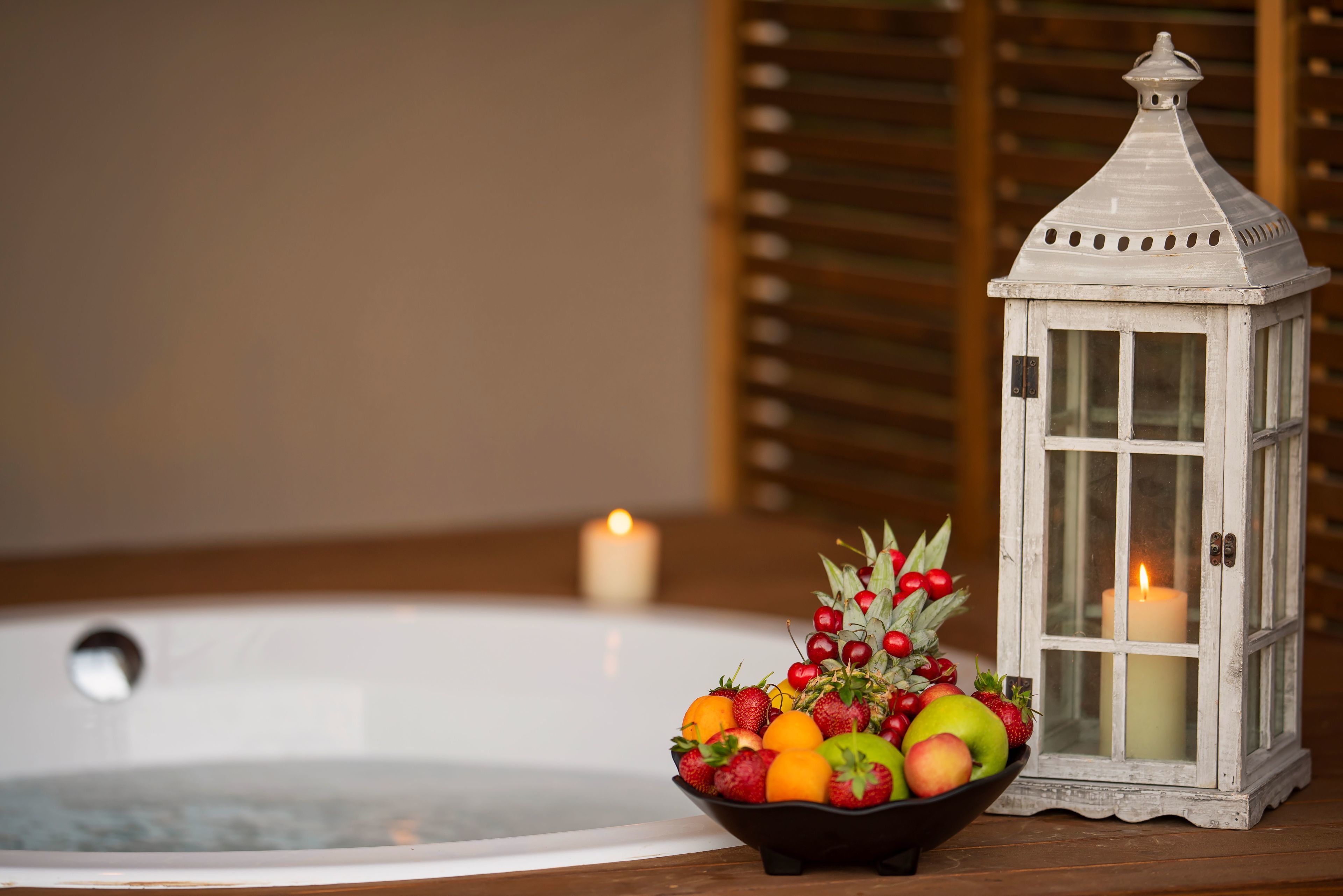 honeymoon room, 1 double bed, jetted tub, poolside | jetted bathtub