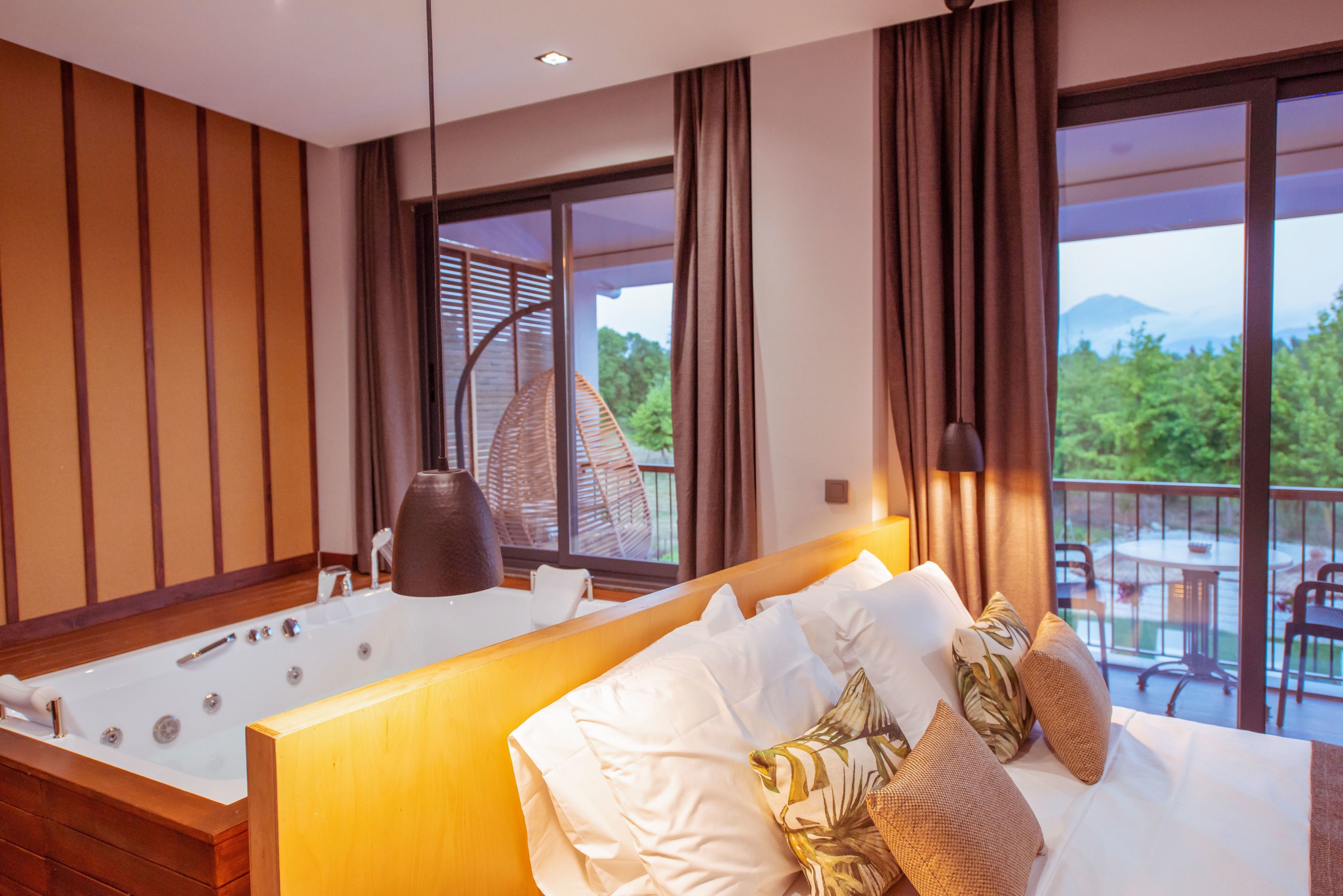 Phòng Deluxe, bồn tắm thủy lực, quang cảnh hồ bơi | Quang cảnh từ phòng