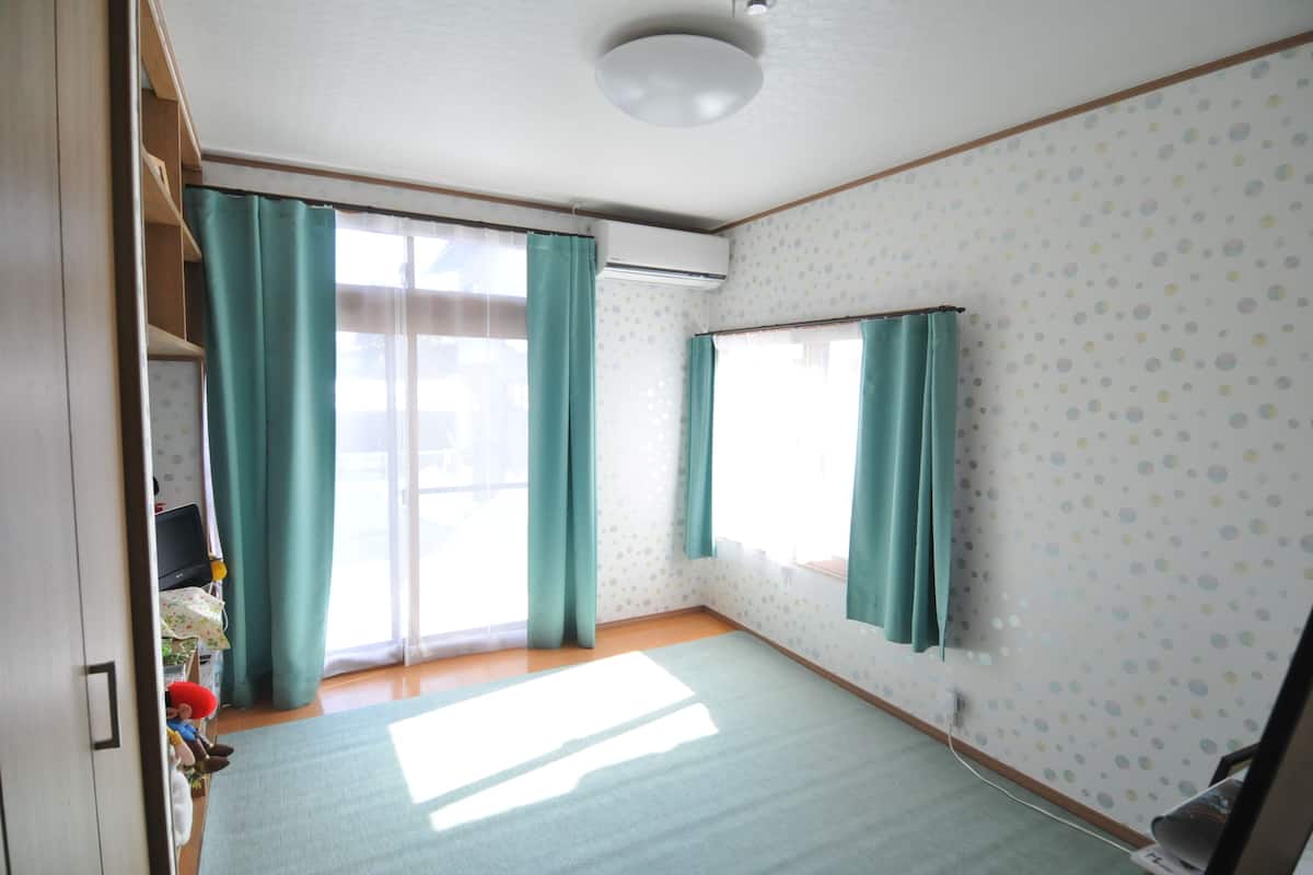 Quarto duplo, banheiro compartilhado (with Futon Mat) | Frigobar, cofres nos quartos, individualmente decorados