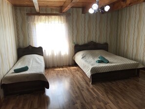 Comfort-Apartment | Hochwertige Bettwaren, Schreibtisch, laptopgeeigneter Arbeitsplatz