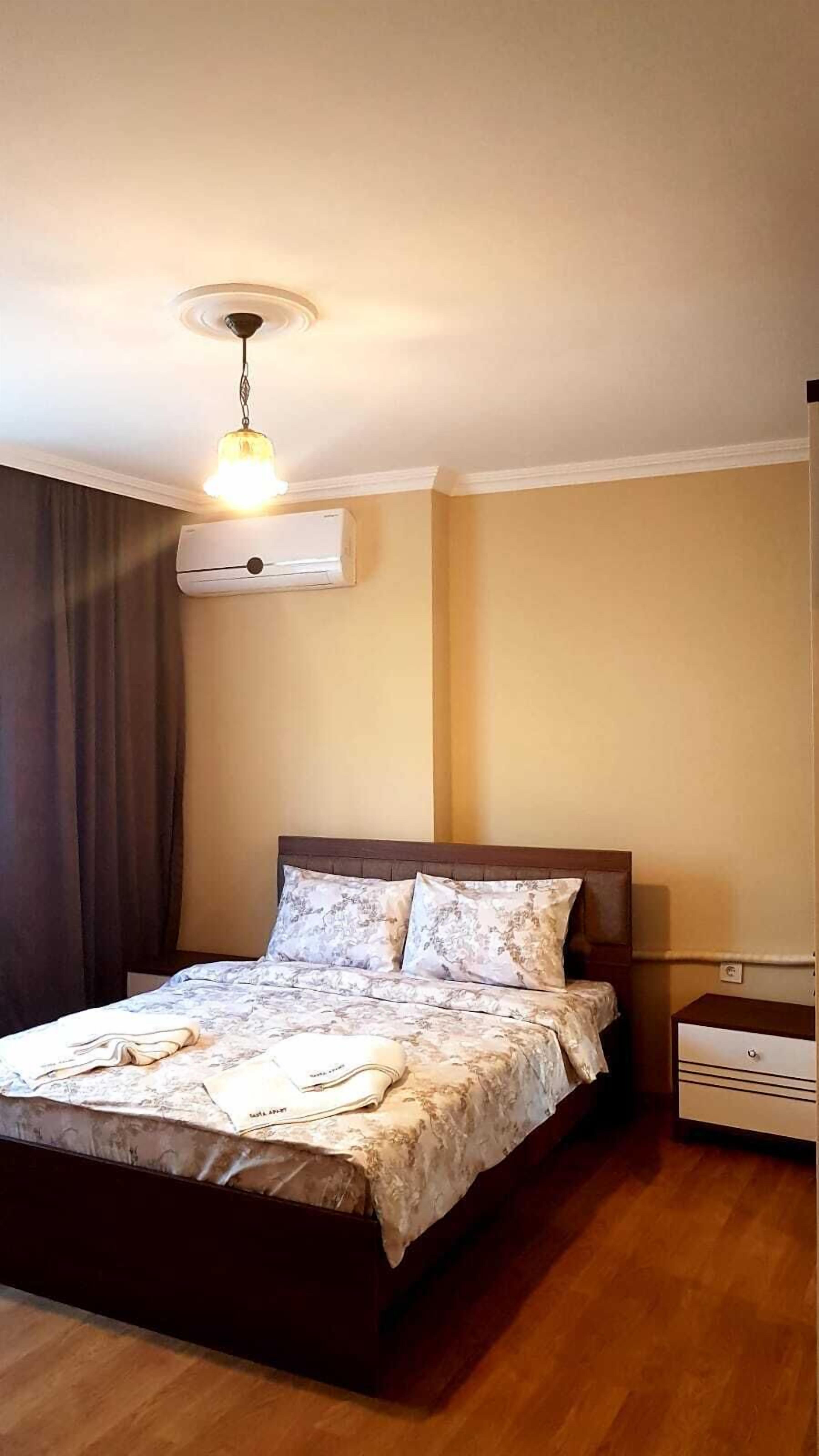 Appartement, 3 slaapkamers | Een kluis op de kamer, geluiddichte muren, een strijkplank/strijkijzer