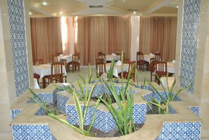 Breakfast, lunch, dinner served; Regional cuisine  - Hotel El Kssour (Medenine)