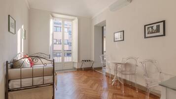 City-Suite | Wohnbereich | LED-Fernseher