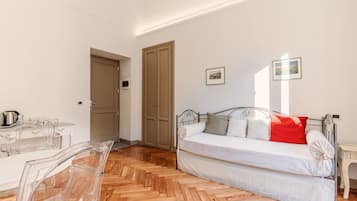 City-Suite | Wohnbereich | LED-Fernseher