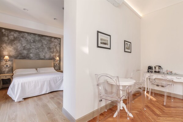 Suite Ville | Bureau, chambres insonorisées, Wi-Fi gratuit, draps fournis