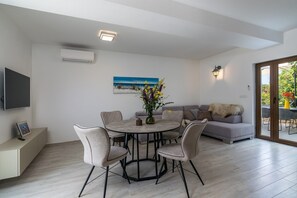 Dining - Villa Irma in Golas, Croatia (Golas)